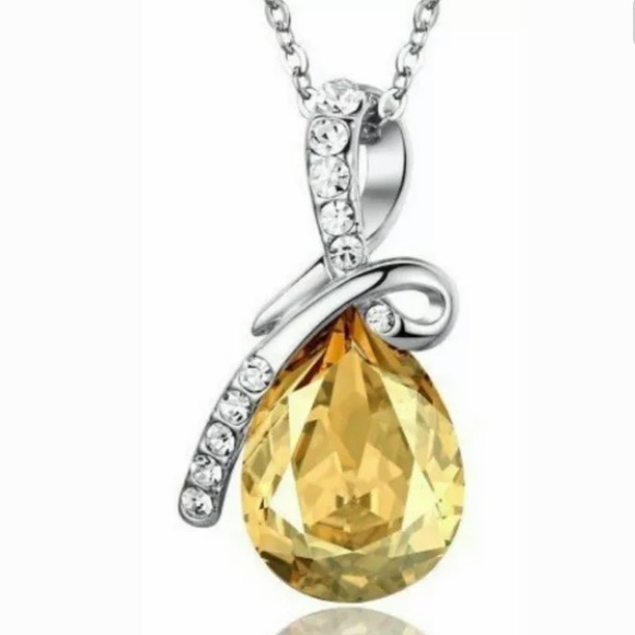 💋$6 or 2/$10💋Swarovski crystal necklace. NWT. - Picture 4 of 8